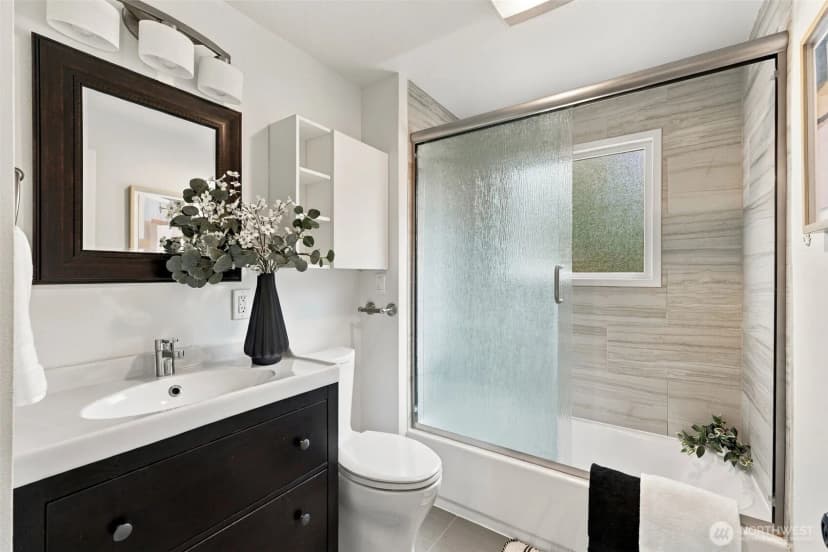 Property photo for 10735 Densmore Avenue N, Seattle photo 12