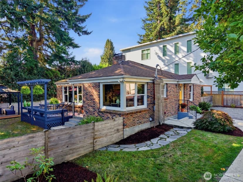 Property photo for 10735 Densmore Avenue N, Seattle photo 34