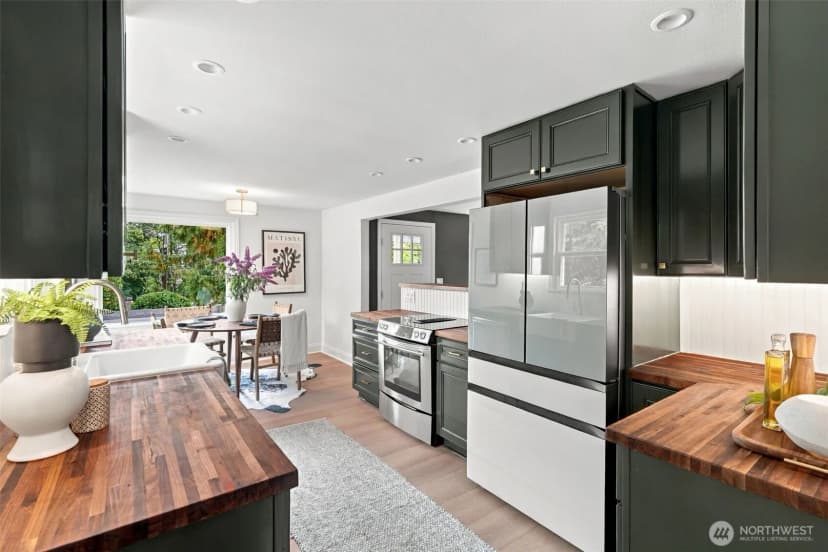 Property photo for 10735 Densmore Avenue N, Seattle photo 11
