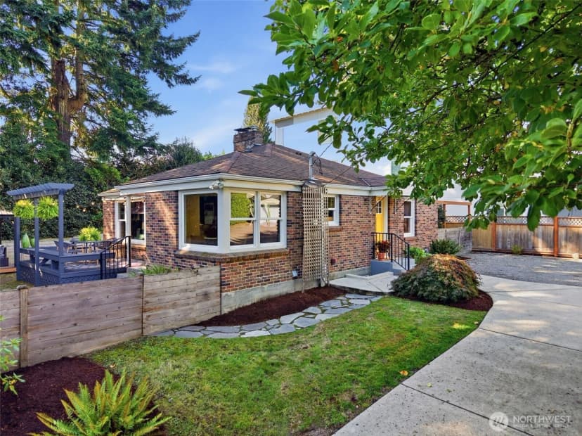 Property photo for 10735 Densmore Avenue N, Seattle photo 26