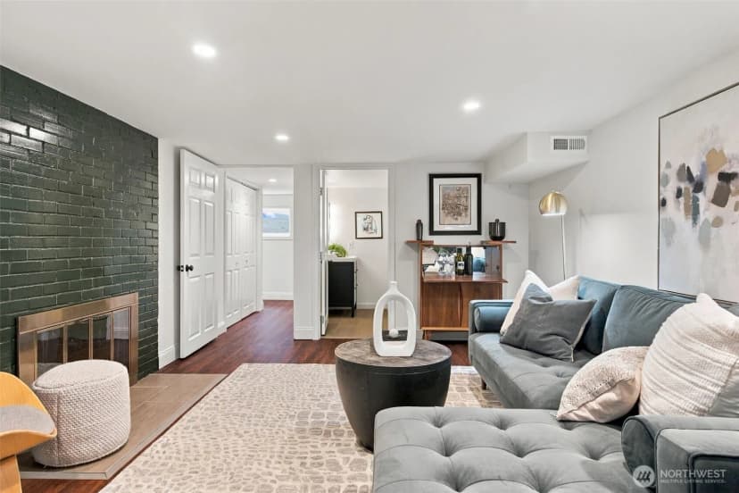 Property photo for 10735 Densmore Avenue N, Seattle photo 17