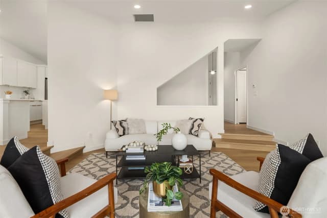 Property photo for 14214 Westwood Place Ne, Seattle photo 4