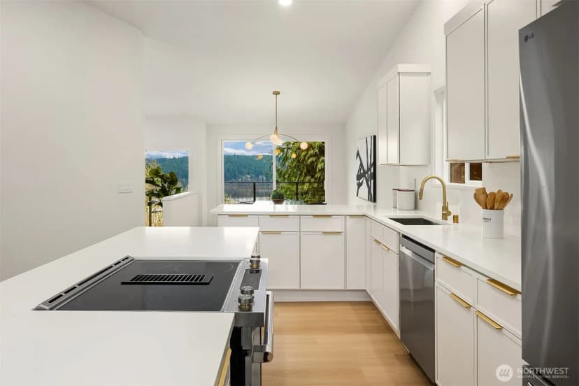 Property photo for 14214 Westwood Place Ne, Seattle photo 11