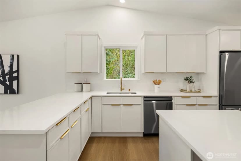 Property photo for 14214 Westwood Place Ne, Seattle photo 10