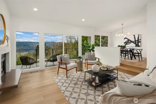 Property photo for 14214 Westwood Place Ne, Seattle photo 2