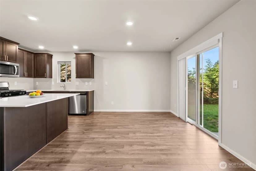Property photo for 28001 S 14th Court, Des Moines photo 17