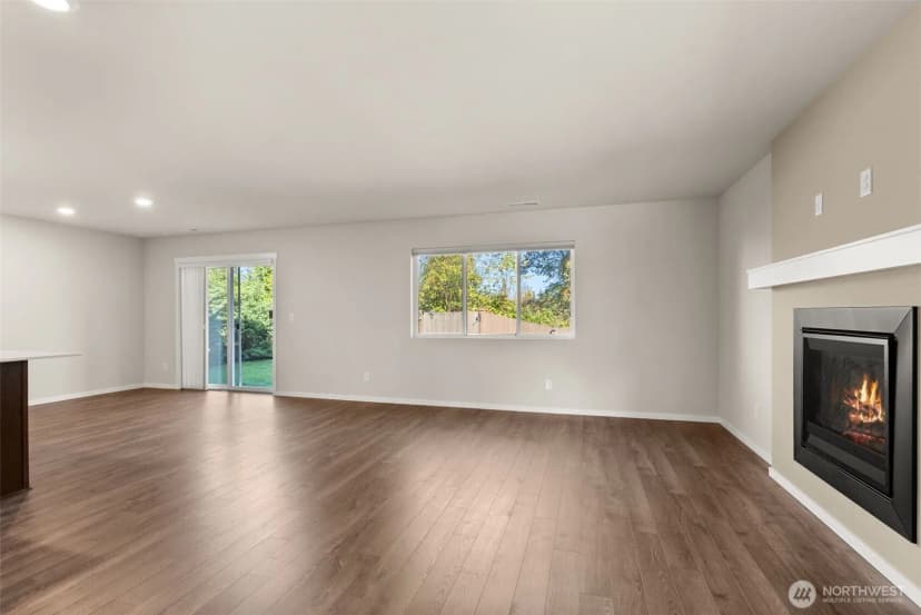 Property photo for 28001 S 14th Court, Des Moines photo 10