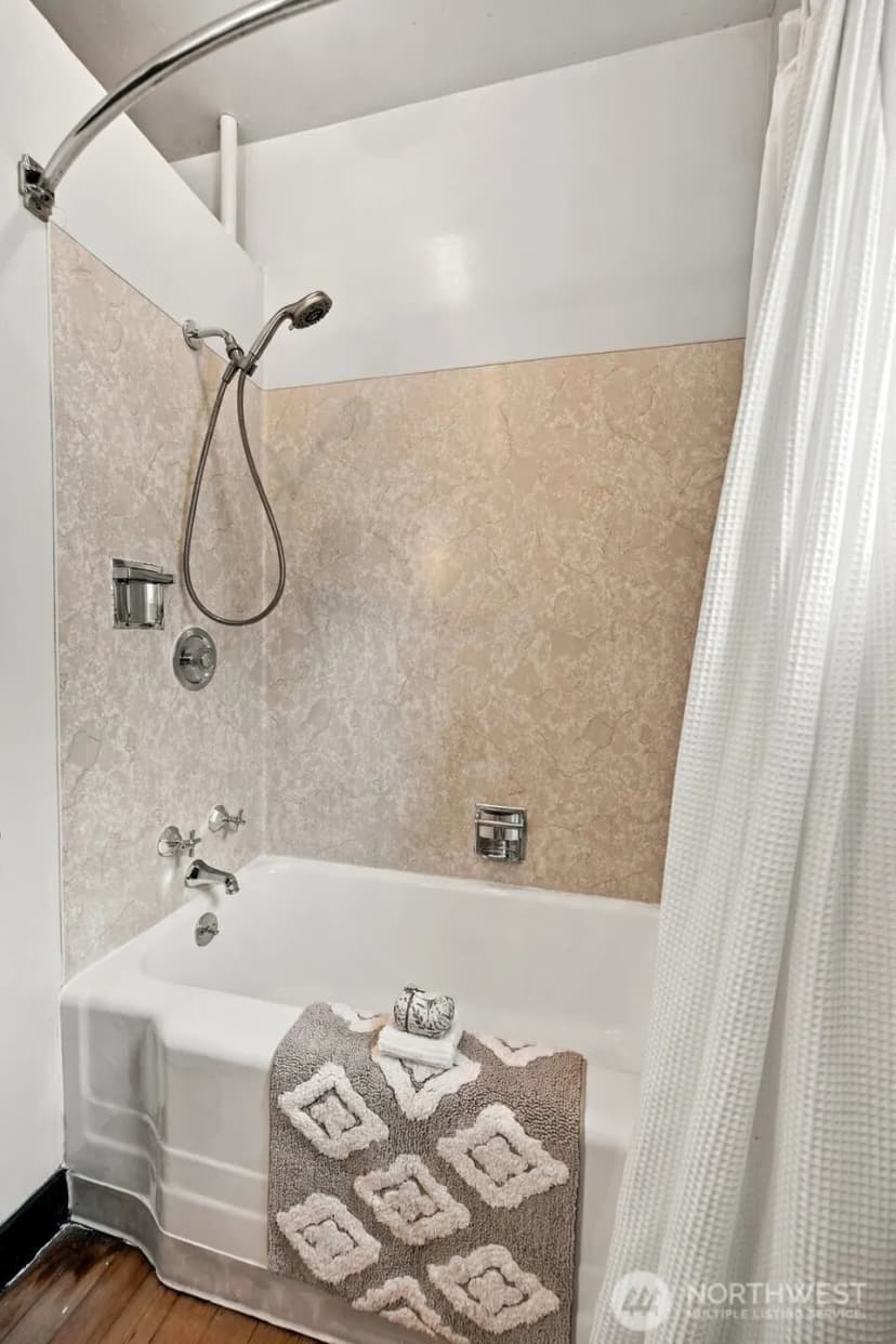 Property photo for 1827 4th Avenue W, Seattle photo 17