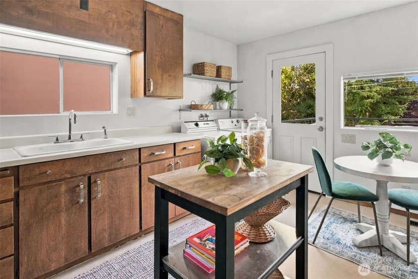 Property photo for 1827 4th Avenue W, Seattle photo 9