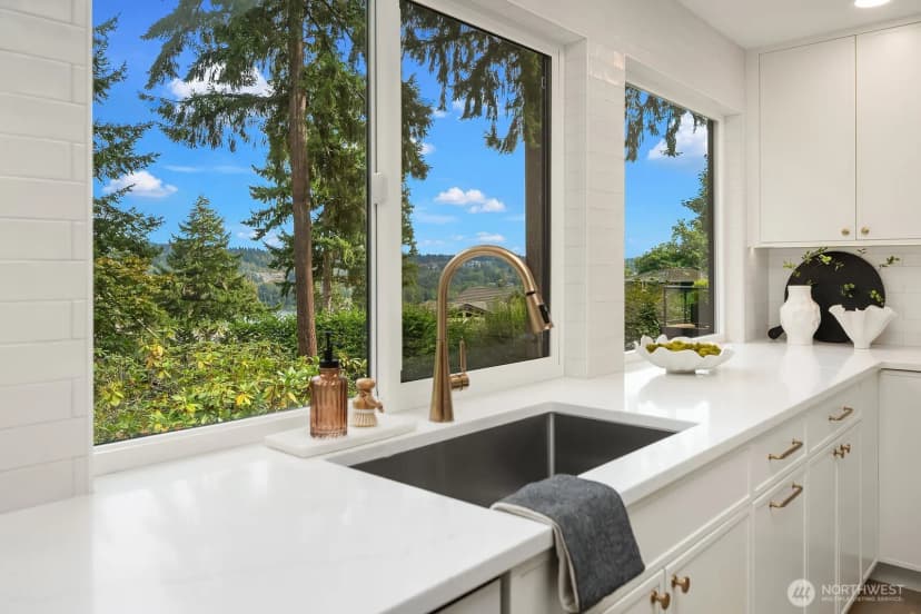 Property photo for 7070 94th Avenue Se, Mercer Island photo 10