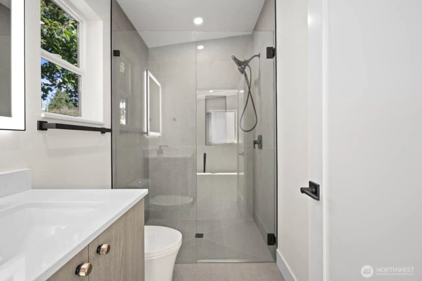 Property photo for 11744 Dayton Avenue N, Seattle photo 11