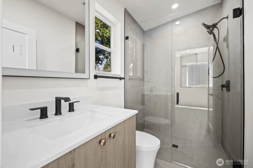 Property photo for 11744 Dayton Avenue N, Seattle photo 12