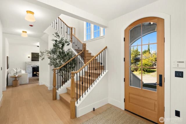 Property photo for 6858 26th Avenue Ne, Seattle photo 3