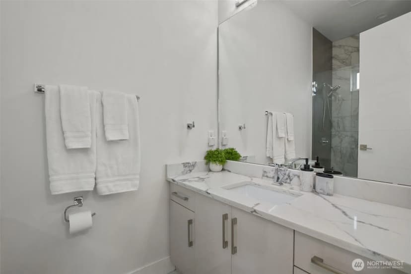 Property photo for 12219 Military Road S, Sea Tac photo 15