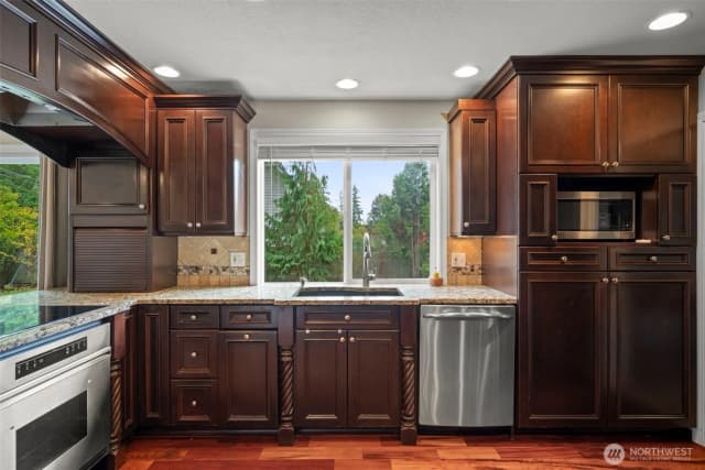 Property photo for 21143 Ne 16th Street, Sammamish photo 4