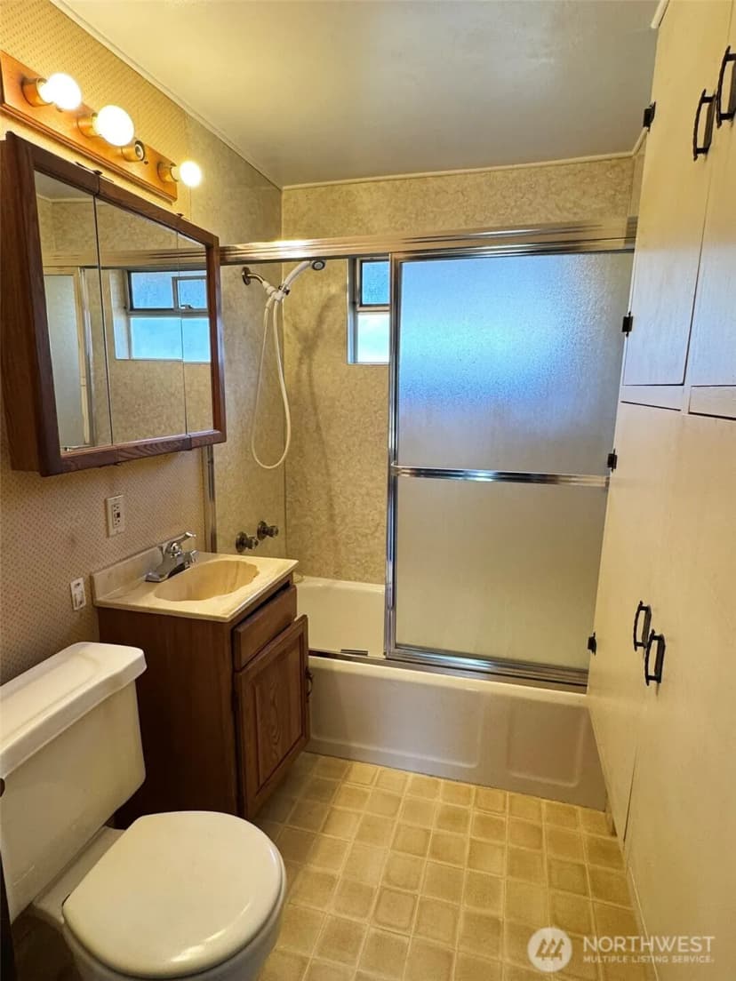 Property photo for 12346 1st Avenue Ne, Seattle photo 9