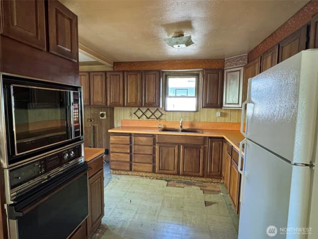 Property photo for 12346 1st Avenue Ne, Seattle photo 5