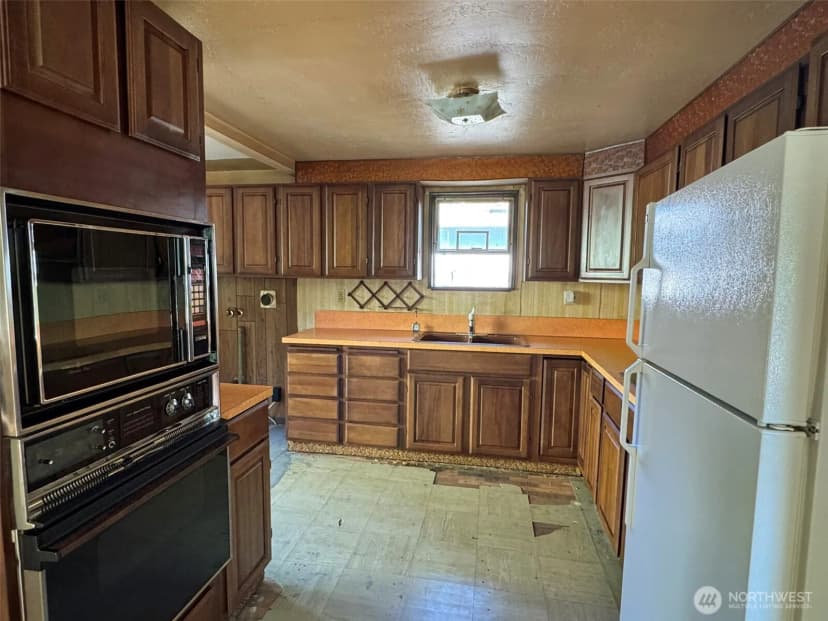 Property photo for 12346 1st Avenue Ne, Seattle photo 5