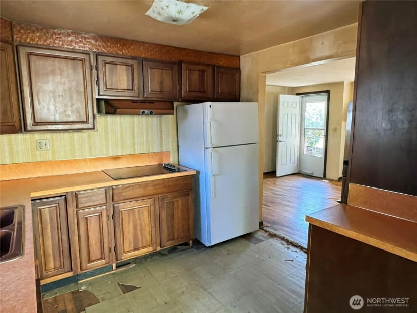 Property photo for 12346 1st Avenue Ne, Seattle photo 6
