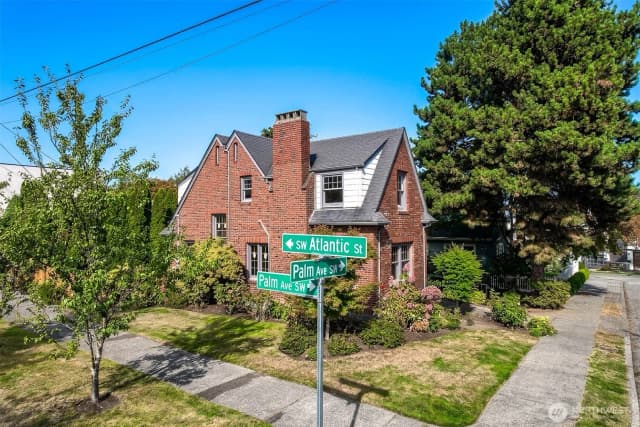 Property photo for 1443 Palm Avenue Sw, Seattle photo 2