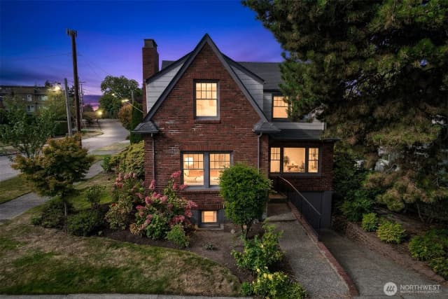 Property photo for 1443 Palm Avenue Sw, Seattle photo 3