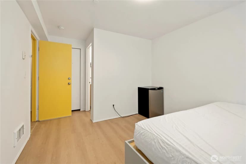 Property photo for 5612 A Roosevelt Way Ne #a, Seattle photo 10