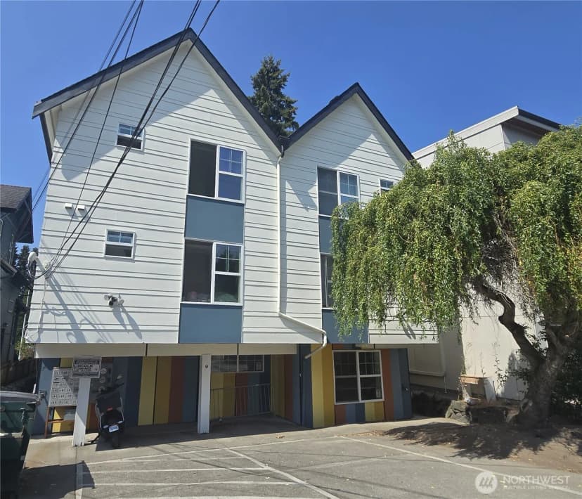 Property photo for 5612 A Roosevelt Way Ne #a, Seattle photo 3