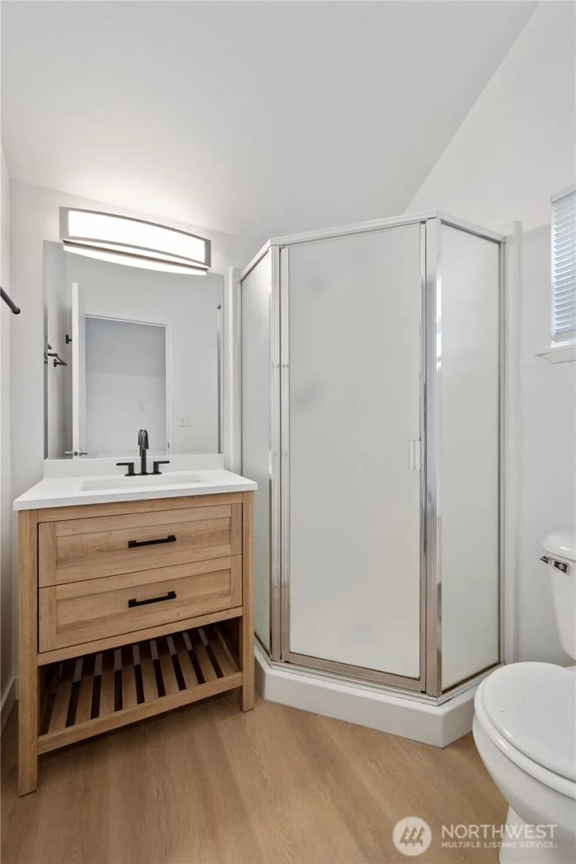 Property photo for 5612 A Roosevelt Way Ne #a, Seattle photo 15