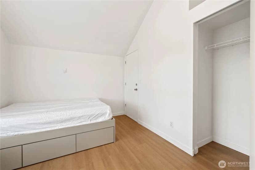 Property photo for 5612 A Roosevelt Way Ne #a, Seattle photo 13