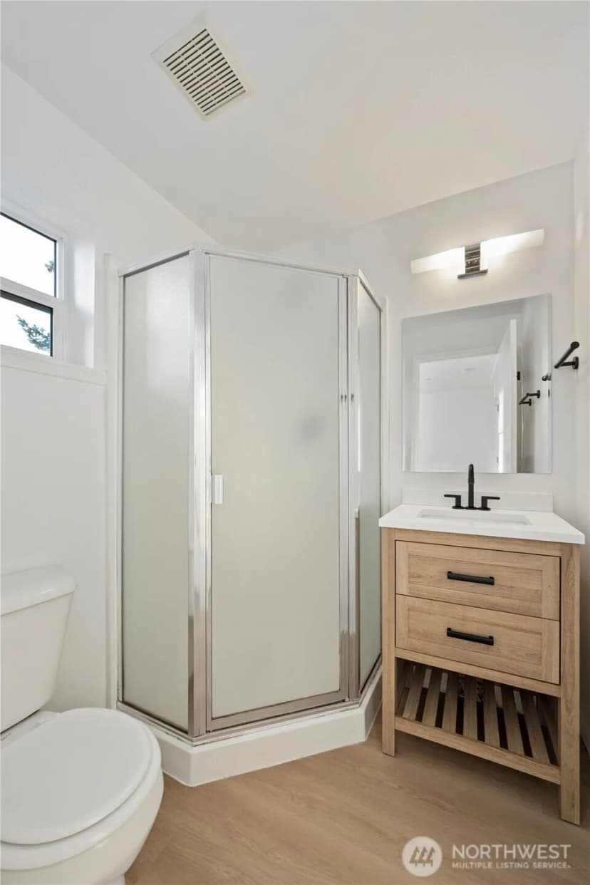 Property photo for 5612 A Roosevelt Way Ne #a, Seattle photo 8