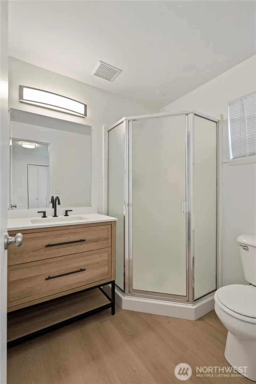 Property photo for 5612 A Roosevelt Way Ne #a, Seattle photo 11