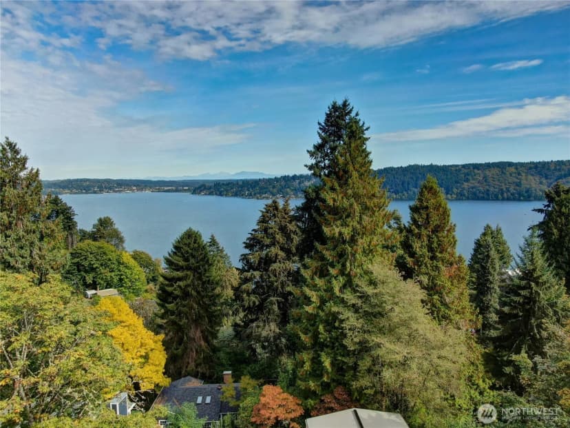 Property photo for 13559 41st Avenue Ne, Seattle photo 2