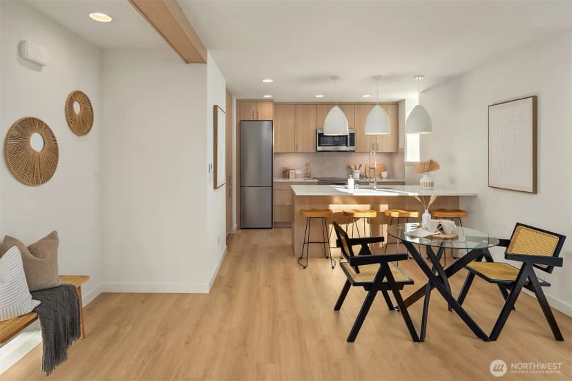 Property photo for 2534 30th Avenue W, Seattle photo 8