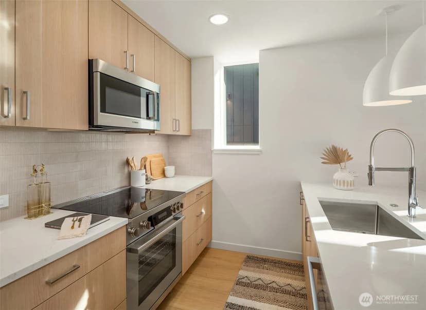 Property photo for 2534 30th Avenue W, Seattle photo 11