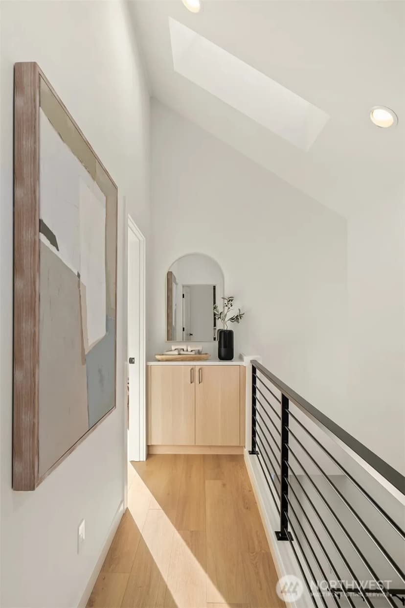 Property photo for 2534 30th Avenue W, Seattle photo 16