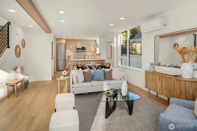 Property photo for 2534 30th Avenue W, Seattle photo 4