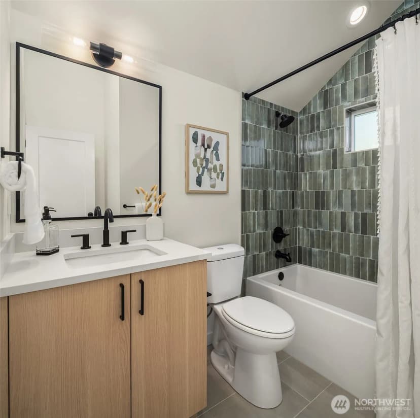 Property photo for 2534 30th Avenue W, Seattle photo 18