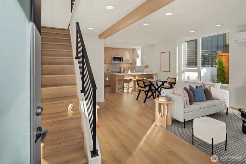 Property photo for 2534 30th Avenue W, Seattle photo 15