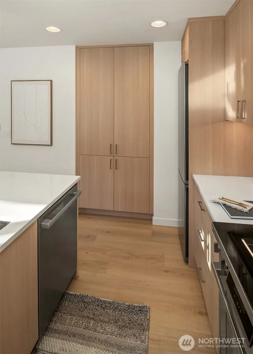 Property photo for 2534 30th Avenue W, Seattle photo 13