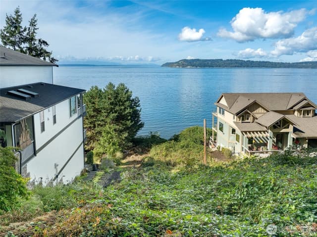 Property photo for 12016 Possession Lane, Edmonds photo 3