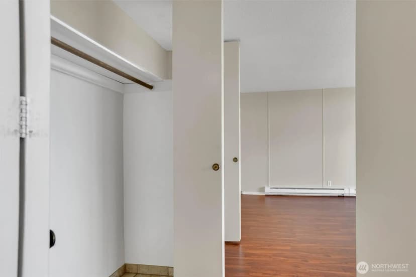 Property photo for 4540 8th Avenue Ne #1403, Seattle photo 13
