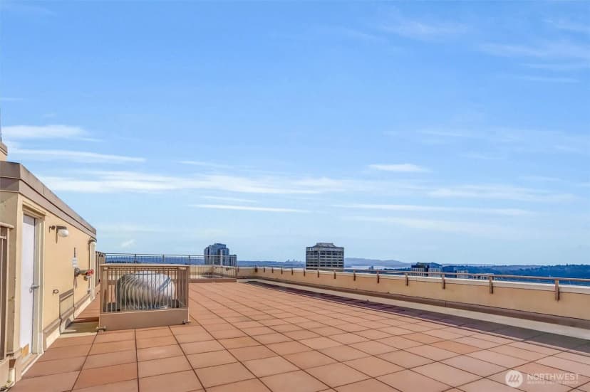 Property photo for 4540 8th Avenue Ne #1403, Seattle photo 21