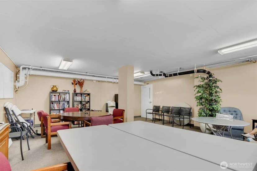 Property photo for 4540 8th Avenue Ne #1403, Seattle photo 26