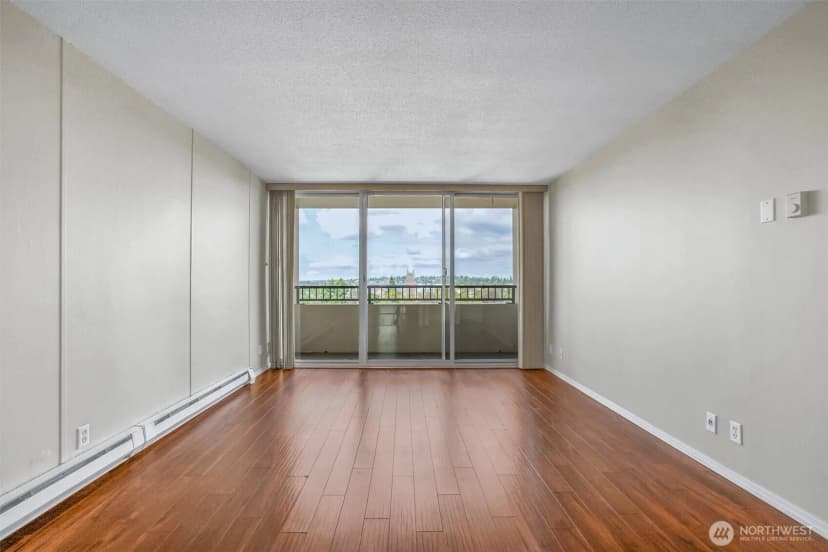 Property photo for 4540 8th Avenue Ne #1403, Seattle photo 3
