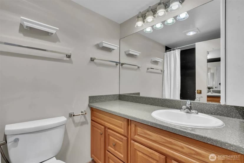 Property photo for 4540 8th Avenue Ne #1403, Seattle photo 15