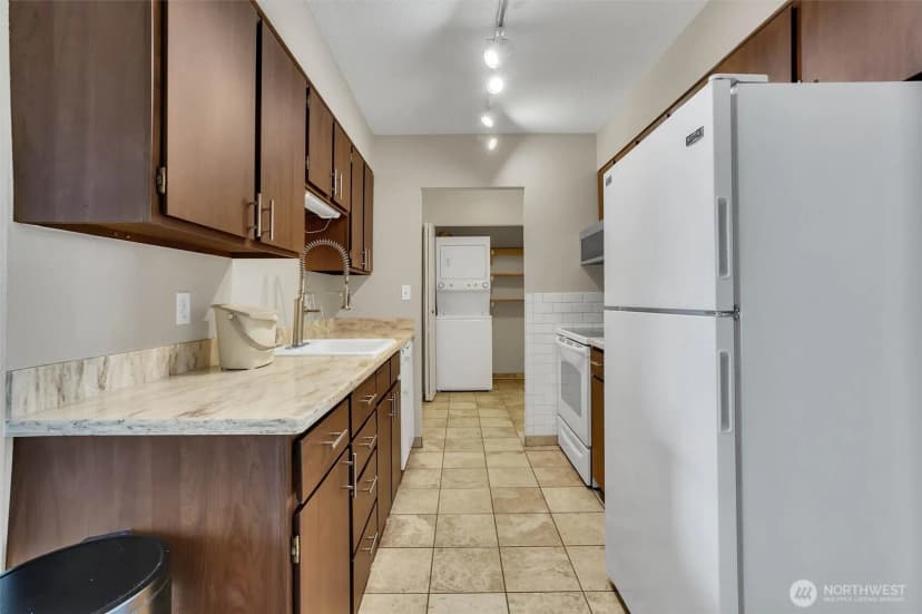 Property photo for 4540 8th Avenue Ne #1403, Seattle photo 8