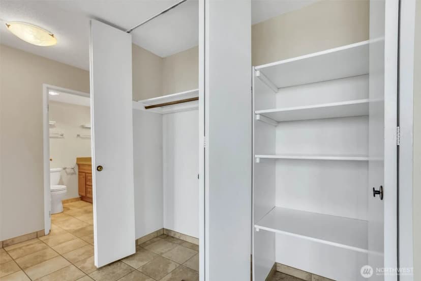Property photo for 4540 8th Avenue Ne #1403, Seattle photo 12