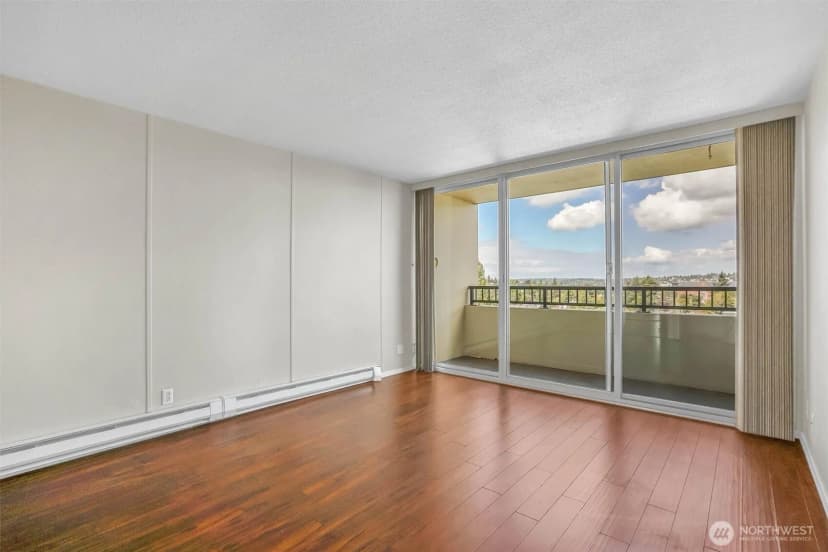 Property photo for 4540 8th Avenue Ne #1403, Seattle photo 2