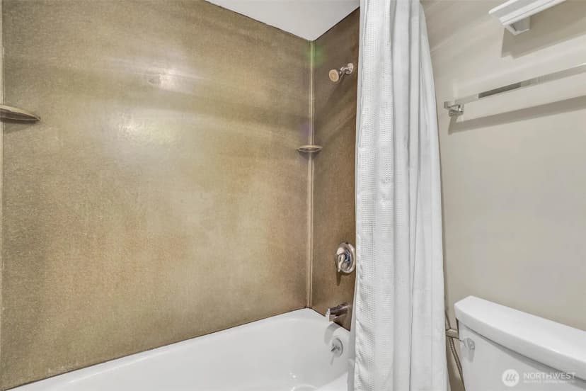 Property photo for 4540 8th Avenue Ne #1403, Seattle photo 16