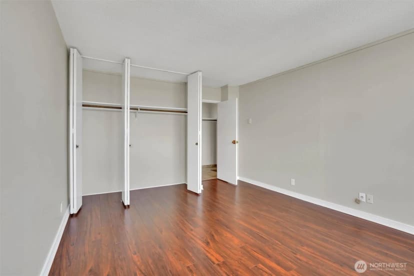 Property photo for 4540 8th Avenue Ne #1403, Seattle photo 19